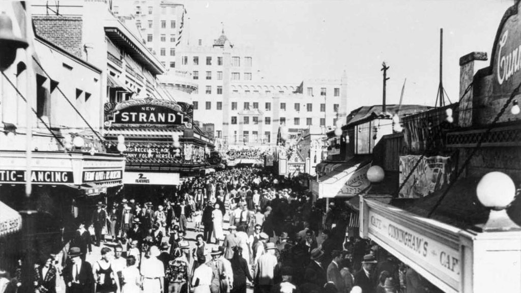 OC_Crowded Pike_1920_Low Black and White Historic Image of the Ocean Center Building and the Old Pike